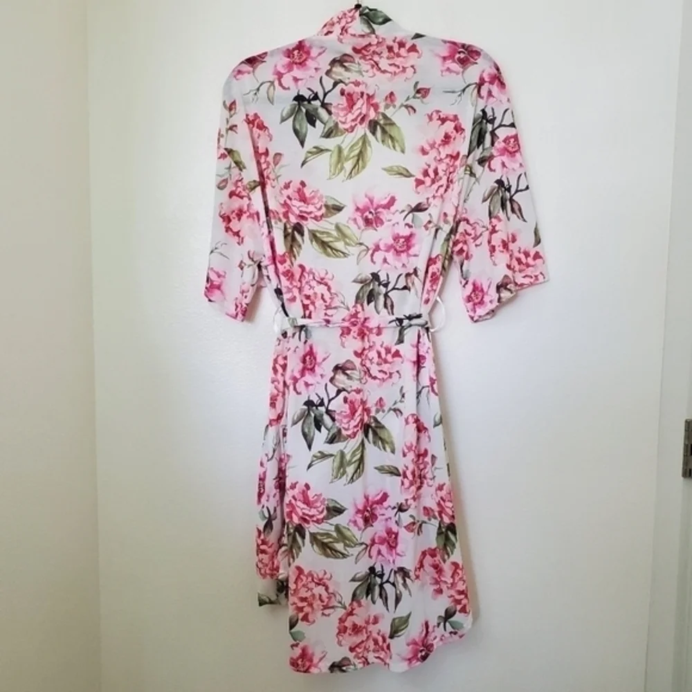 Show Me Your MuMu Women's‎ Brie Short Sleeve Robe Pink Floral Garden of Blooms